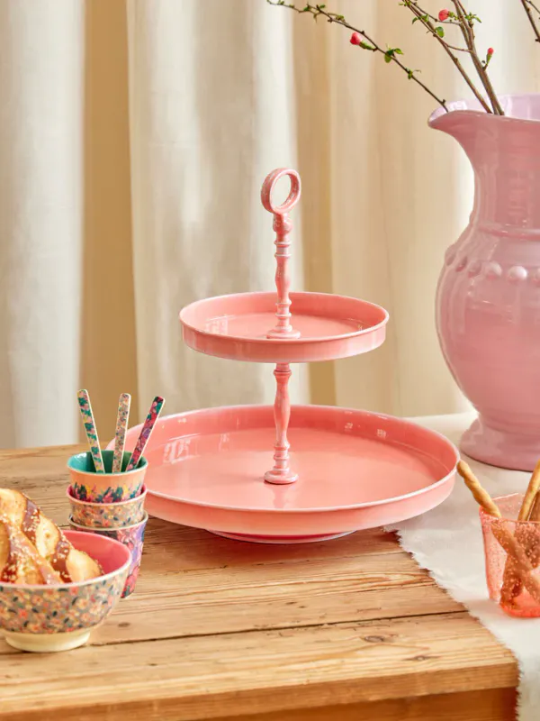 Rice etasjefat i metall – coral (37 cm)