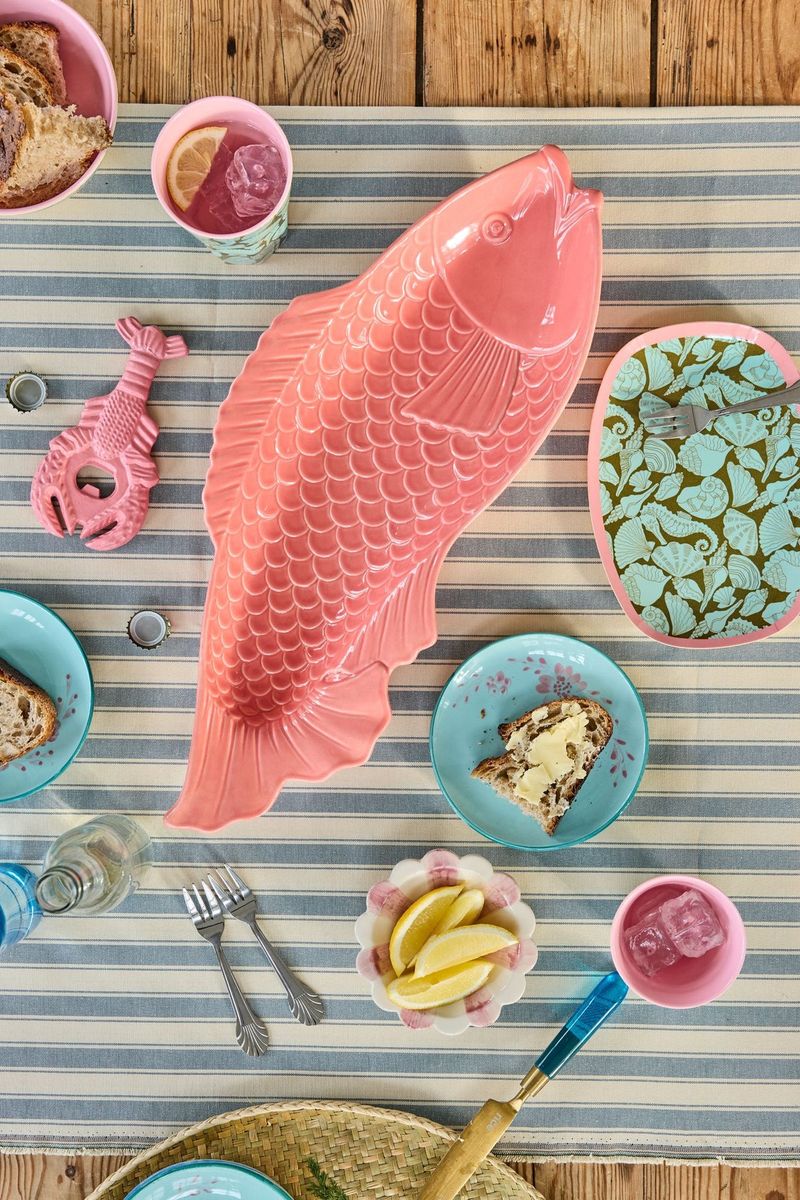 Rice serveringsfat i keramikk – fisk coral (53 cm)